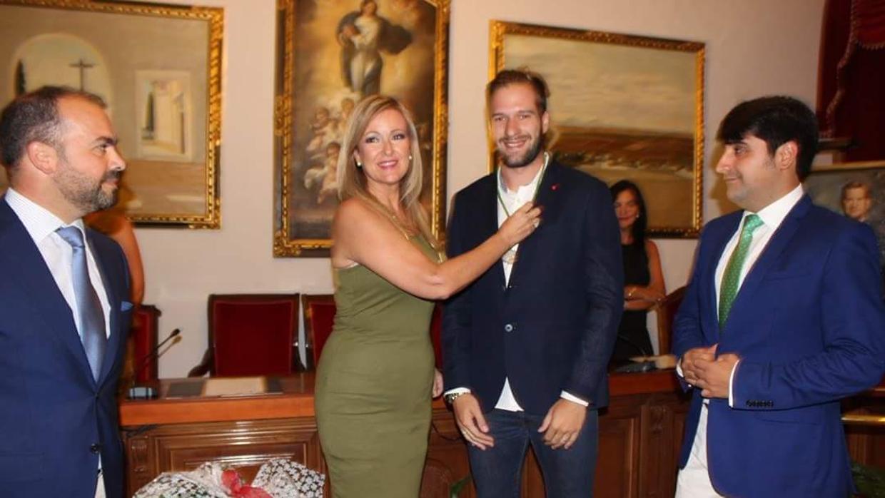 El internacional de fútbol sala Solano recibe la Medalla de la Ciudad al  Mérito Deportivo de Bujalance