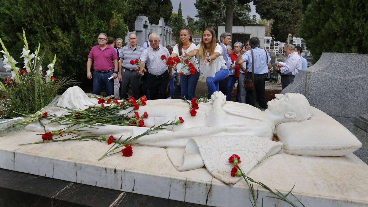 Imagen del mausoleo en el que se encuentra enterrado el torero en el cementerio de La Salud