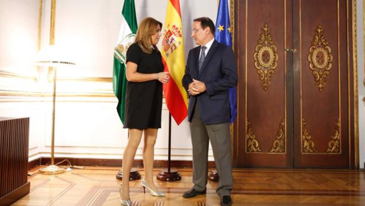 Diaz y González de Lara posan antes de reunirse en San Telmo