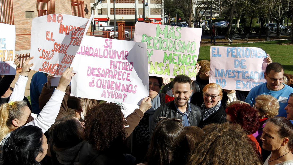 Cristian Menacho, arropado por los suyos durante una declaración en los juzgados