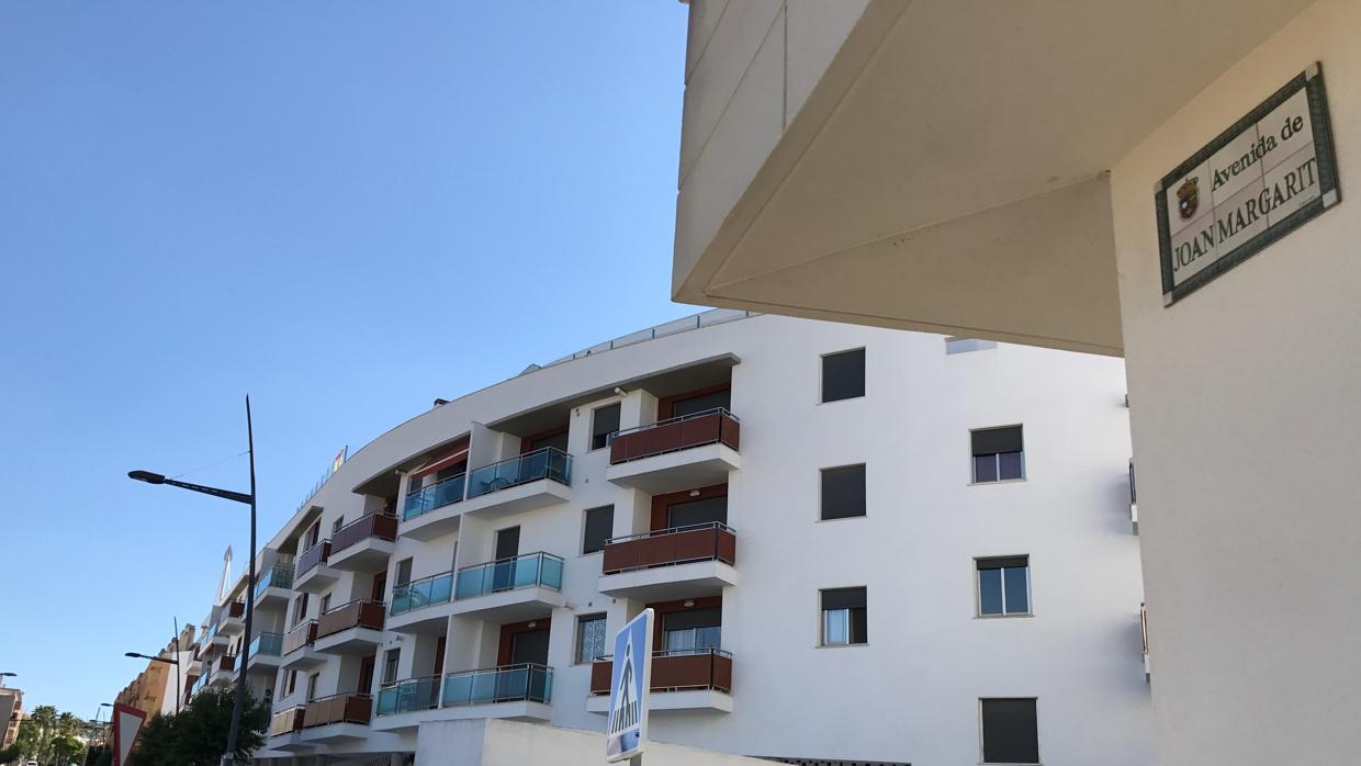 Rótulo de la avenida Joan Margarit en Lucena