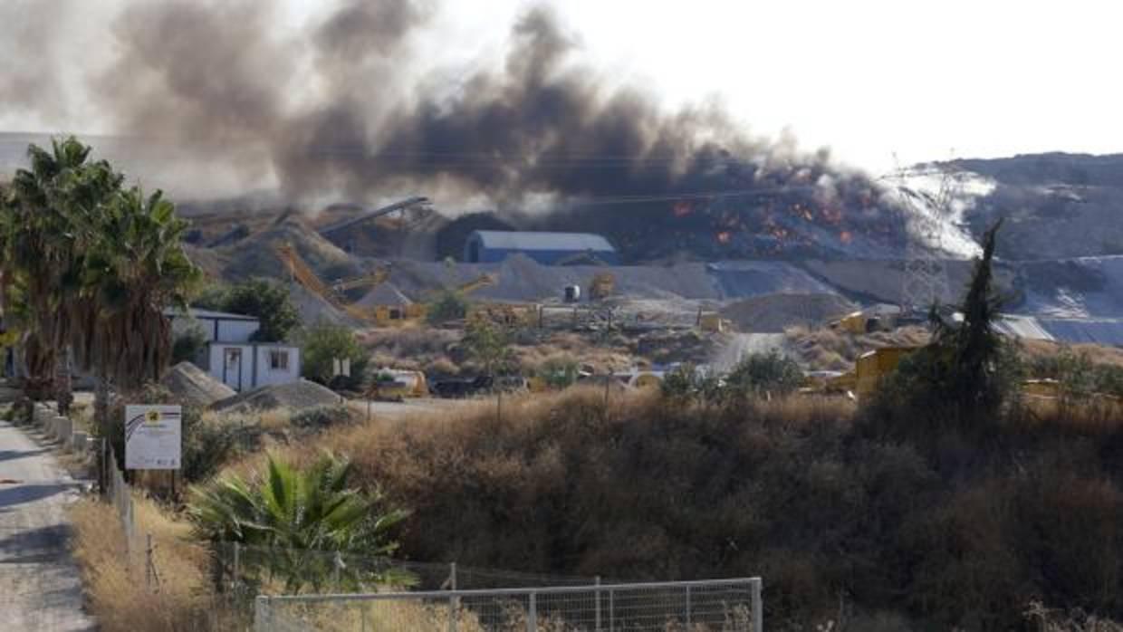 Incendio en la planta de residuos de Recicor XXI