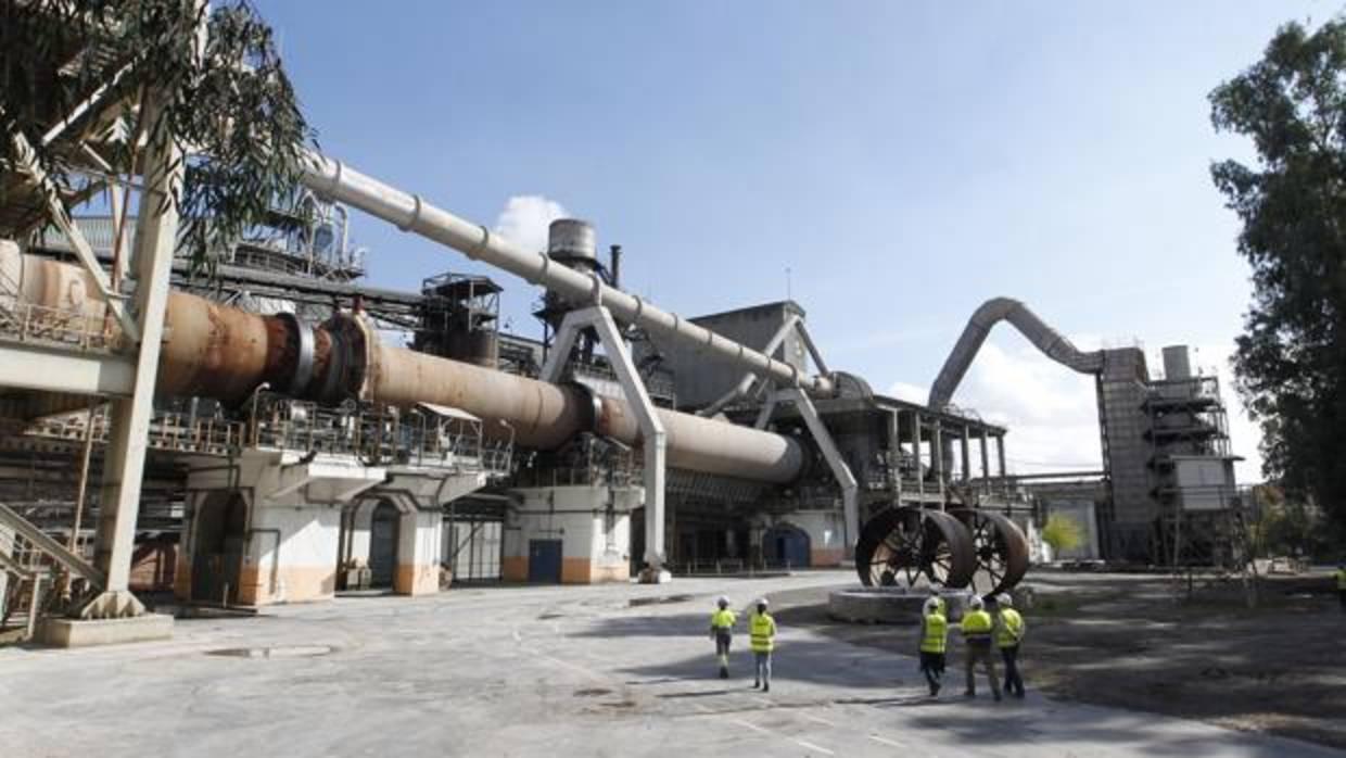 Instalaciones de la cementera Cosmos, en Córdoba