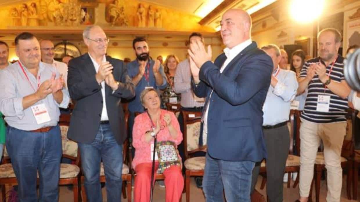 Ruiz recibe el aplauso de los socialistas en el Congreso Provincial
