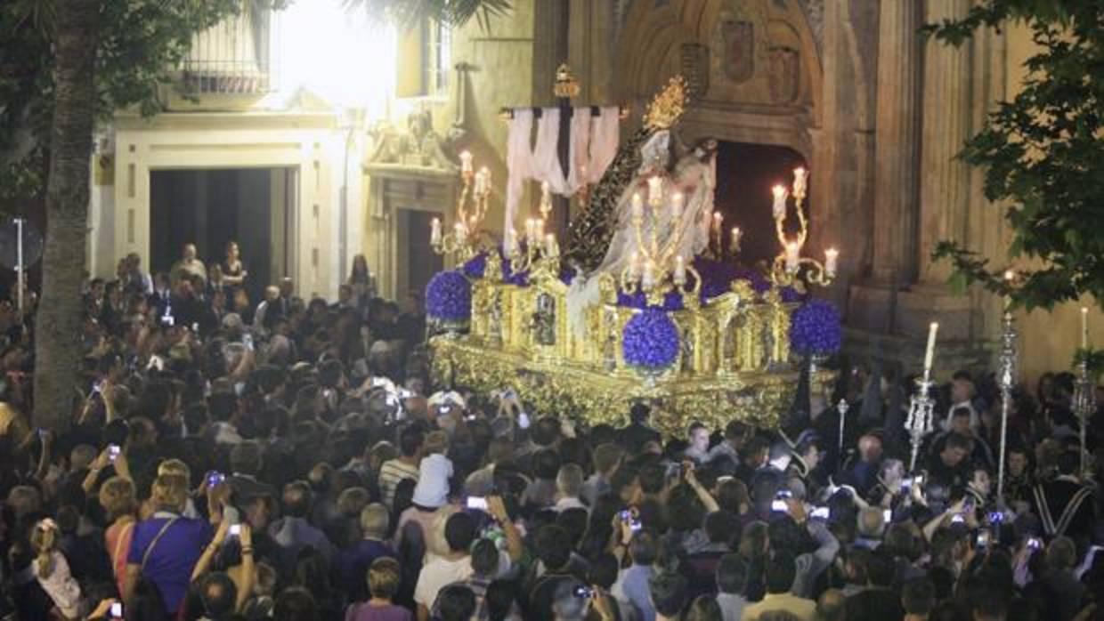 La Virgen de las Angustias, ante la iglesia de San Agustín