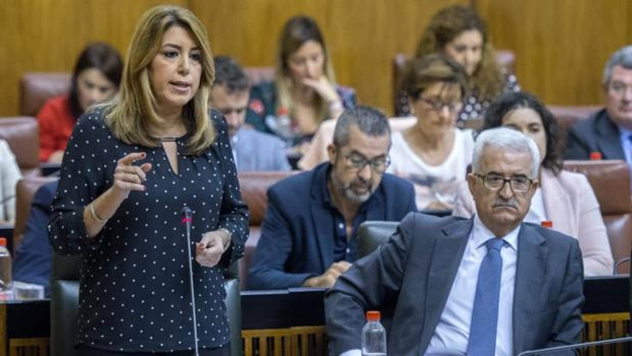Susana Díaz y Juan Manuel Barrios, el jueves en el Parlamento