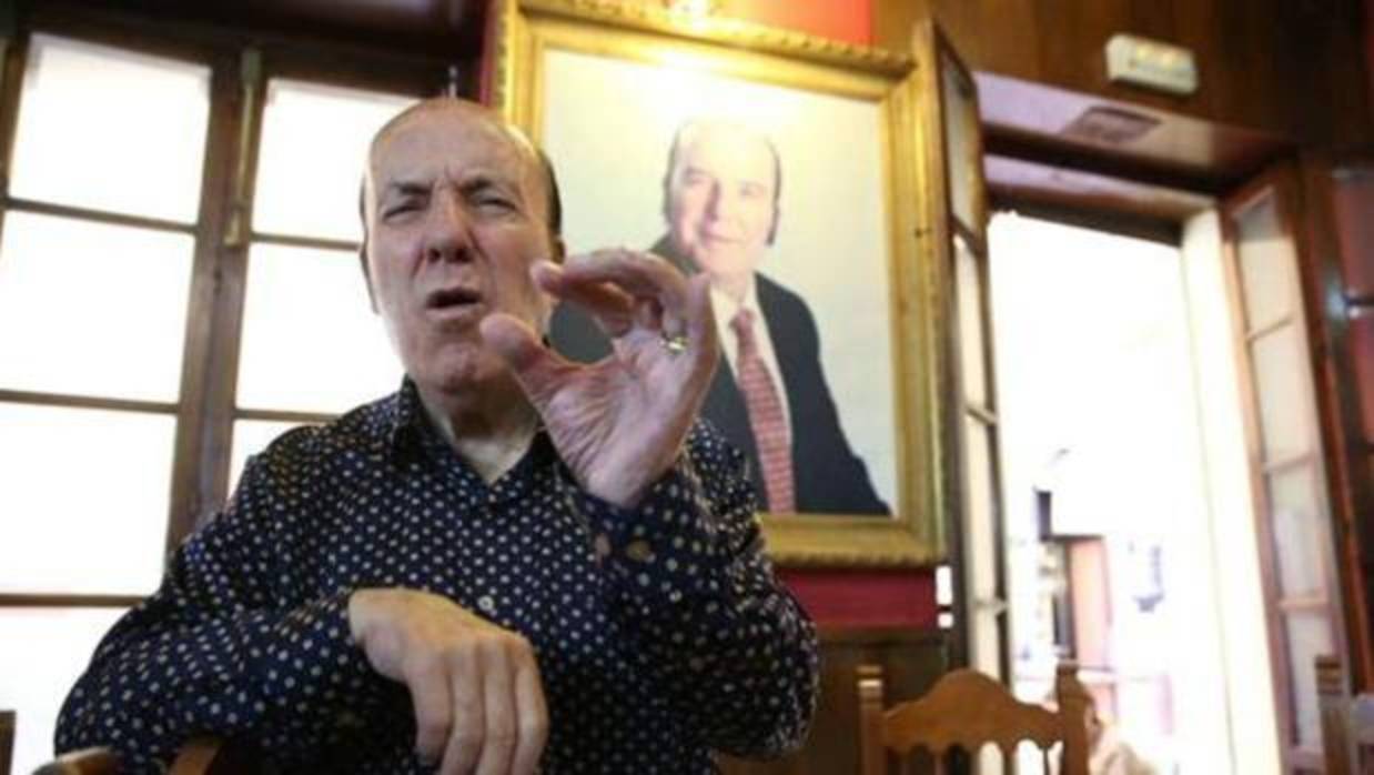 Chiquito, en plena narración de chistes
