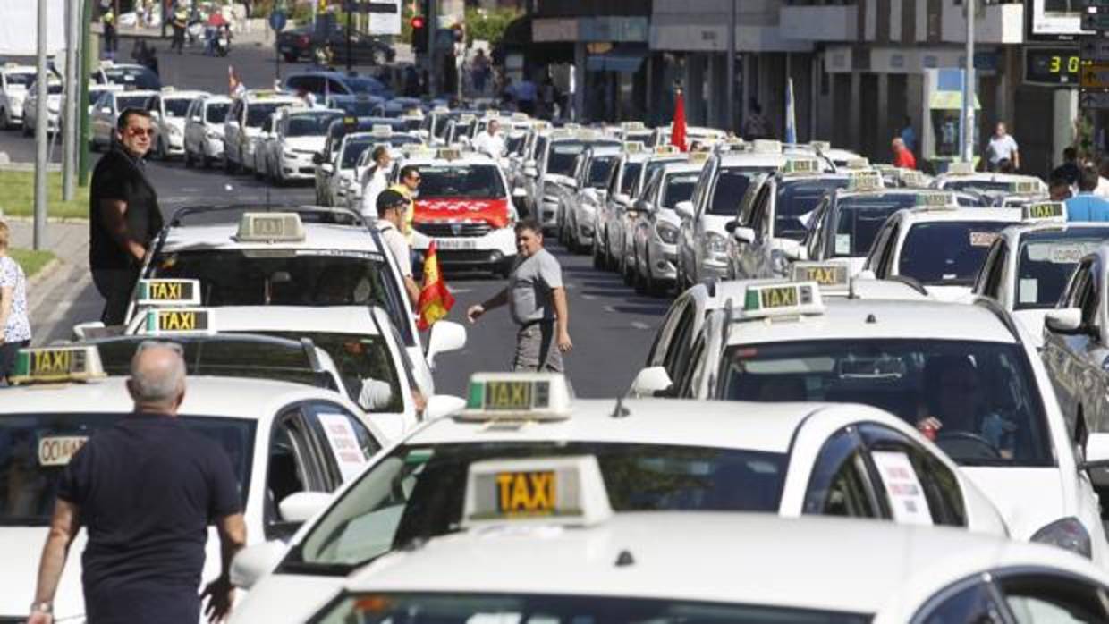 Protesta de taxistas celebrada en Córdoba en 2015