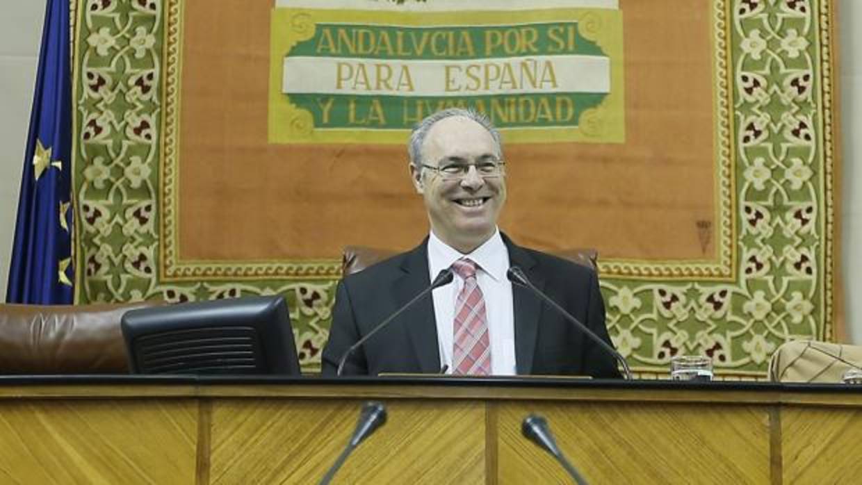 Juan Pablo Durán, sonriente en el Parlamento de Andalucía