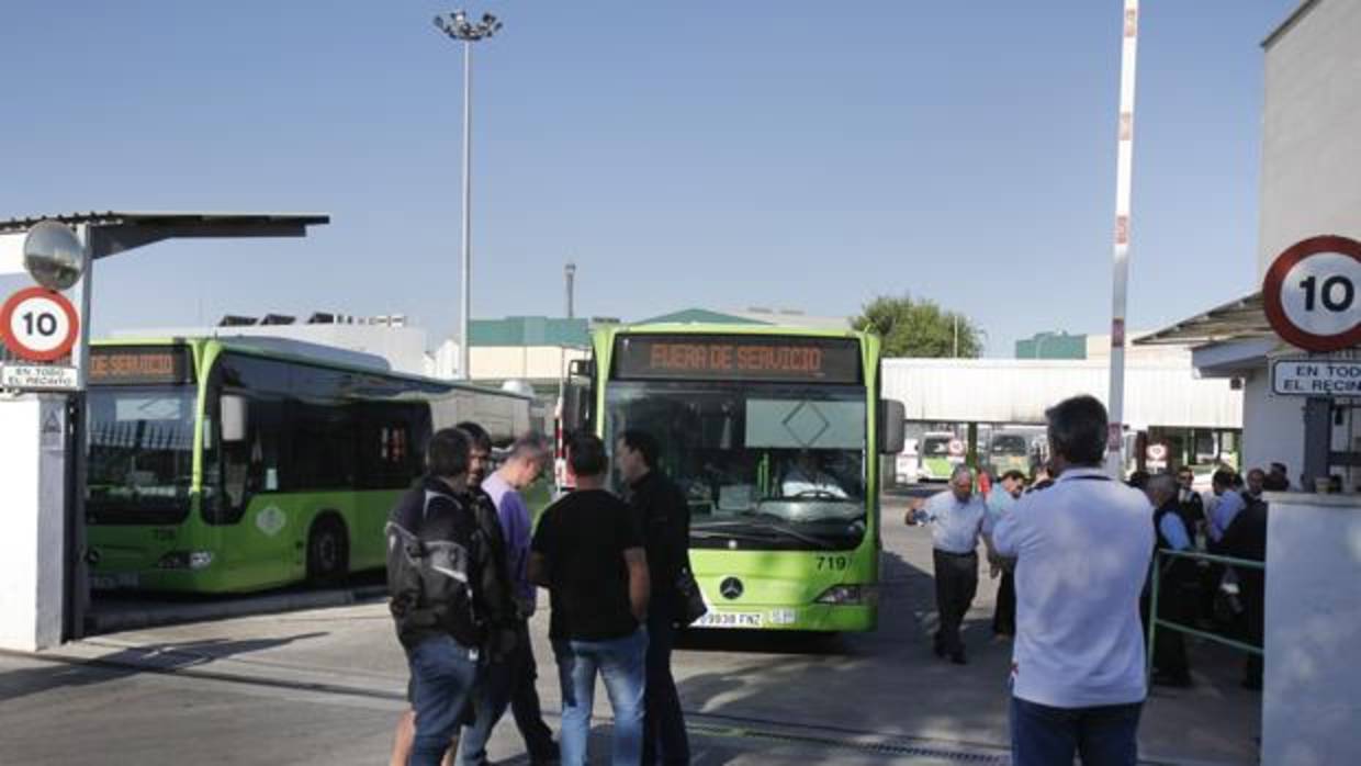Un autobús de Aucorsa en la última huelga