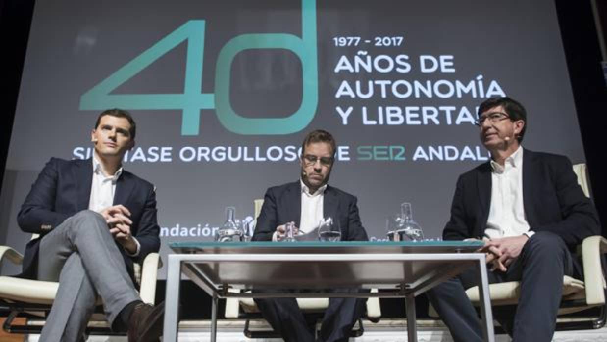 Albert Rivera, el periodista Fernando Pérez Monguió y Juan Marín