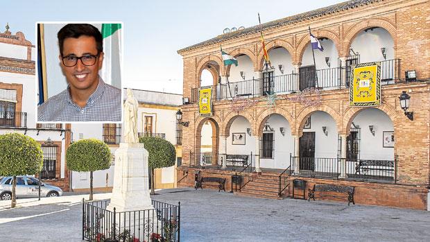 Adrián Clavijo y el Ayuntamiento de Bollullos