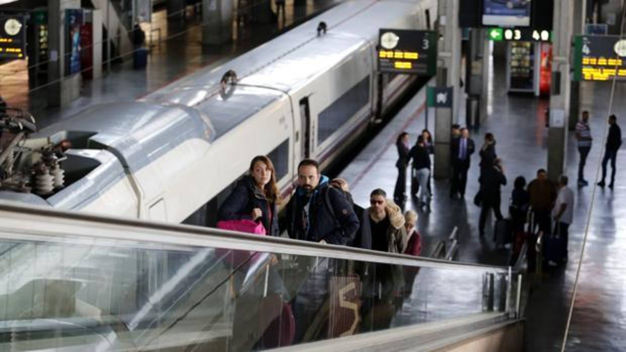 Pasajeros en la estación de trenes de Córdoba