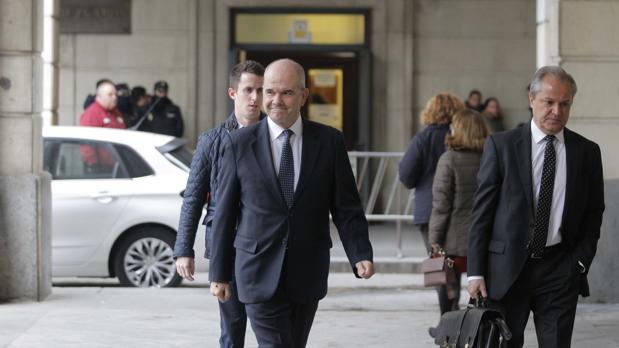 El expresidente de Andalucía Manuel Chaves llegando a los juzgados
