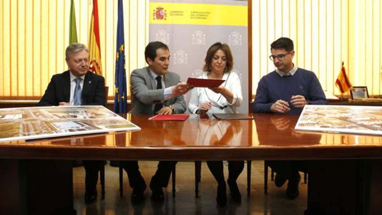 El secretario de Estado de Seguridad le da el expediente a la alcaldesa