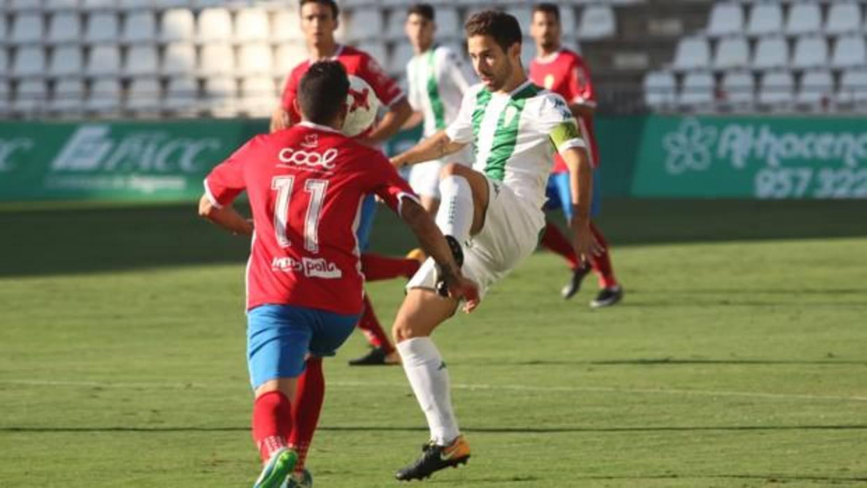 Jordi Ortega, durante un partido de esta temporada con el Córdoba B