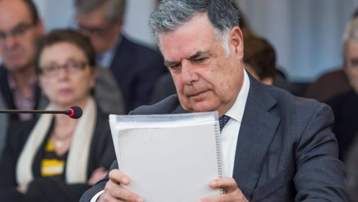 Viera dentro de la sala de la Audiencia de Sevilla