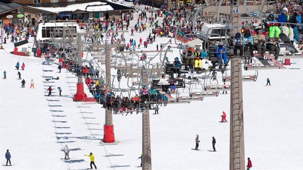 La huelga en Sierra Nevada parará este sábado los remontes de la estación de esquí