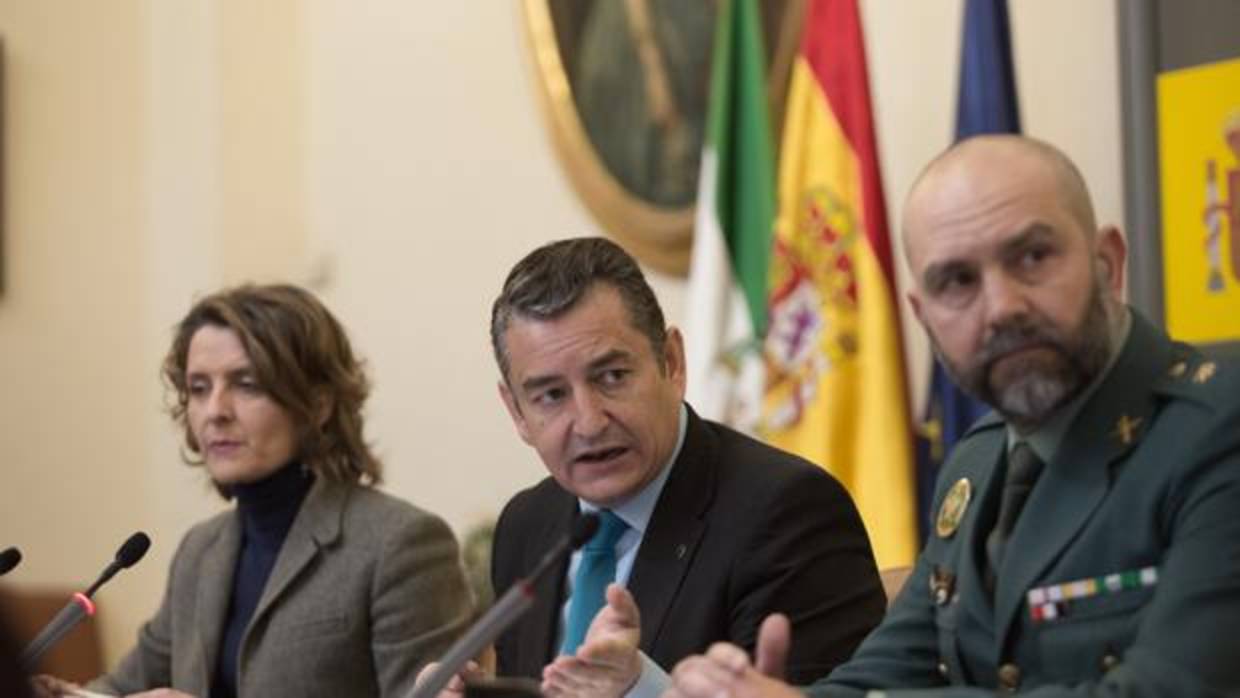 Antonio Sanz, en el centro, durante la presentación del dispositivo especial de la DGT para Semana Santa