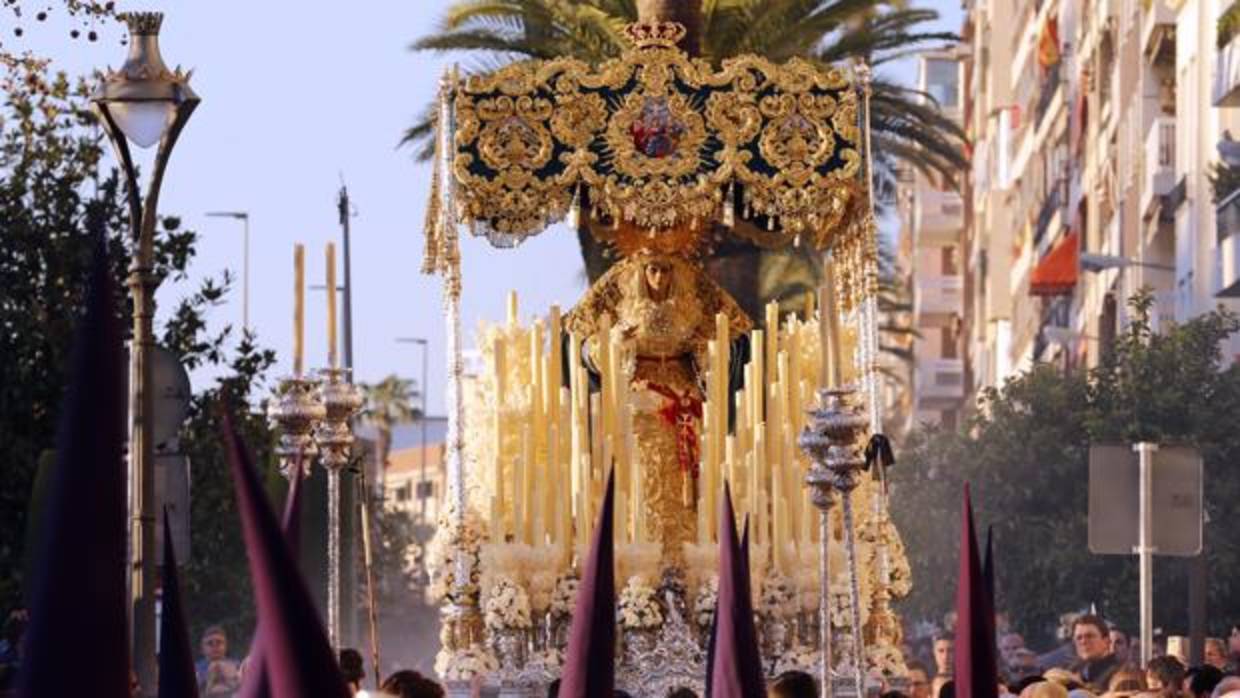 La Virgen de la Trinidad, con su nuevo palio, el Martes Santo de la Semana Santa de Córdoba 2018