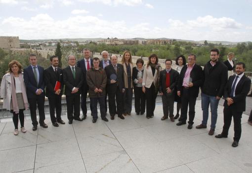 Foto de familia con los premiados