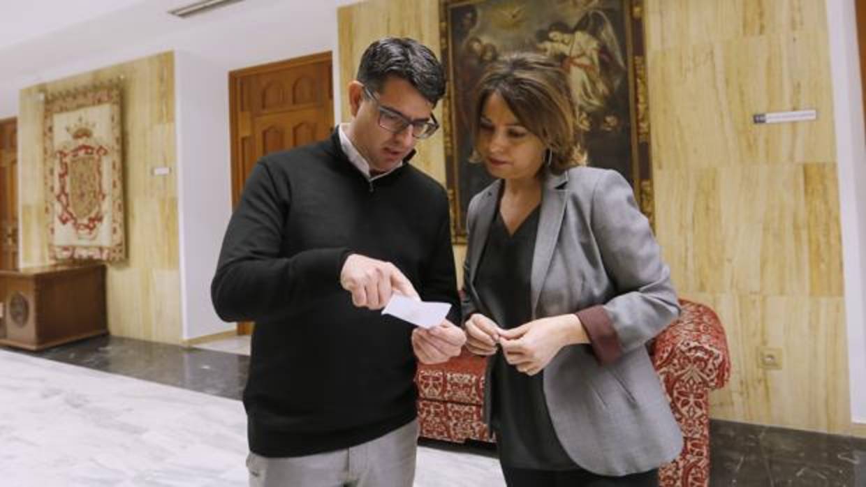 La alcaldesa de Córdoba, Isabel Ambrosio, junto al teniente de alcalde Urbanismo, Pedro García