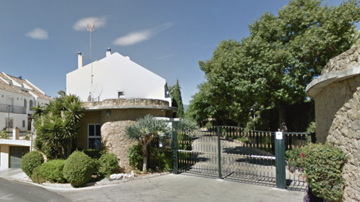 Entrada a la urbanización Arco Iris de Marbella