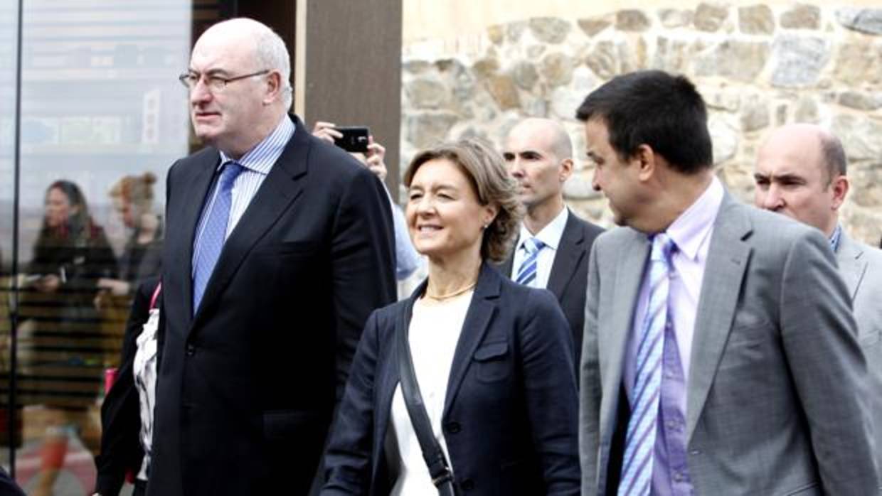 La ministra de Agricultura, Isabel García Tejerina, junto al comisario europeo de Agricultura, Phil Hogan
