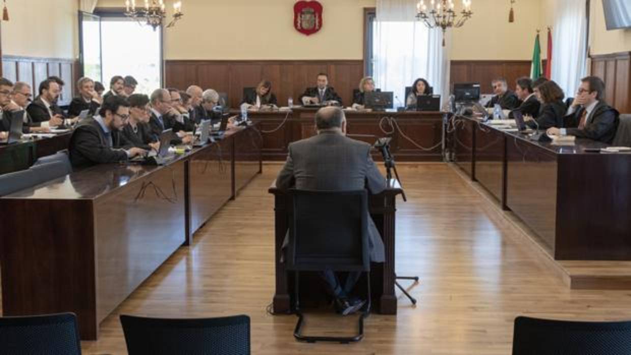 El exjefe de los servicios jurídicos del IFA (luego IDEA), José Antonio Vicente Ávila, este lunes en el juicio