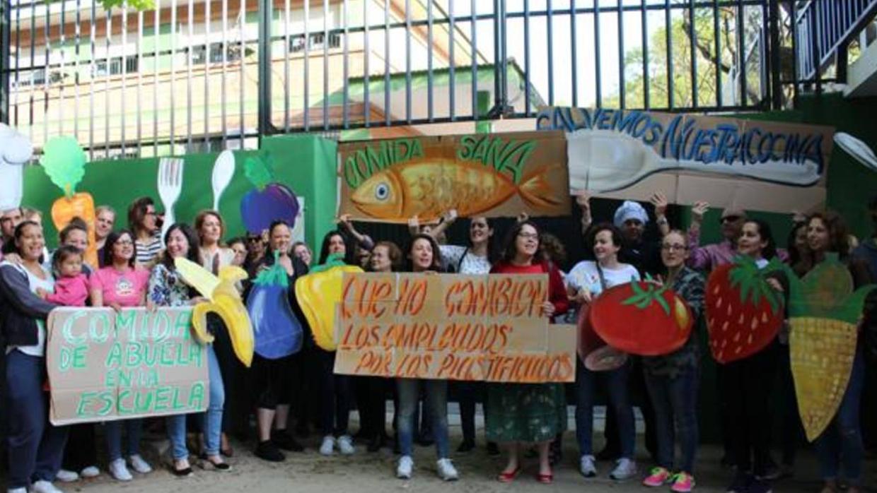 Protesta de padres en Marbella por el problema de los comedores escolares