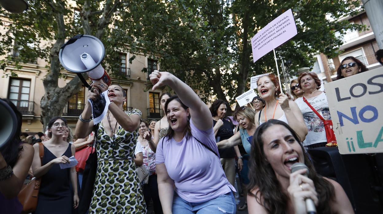 Varias asistentes a la manifestación en Córdoba