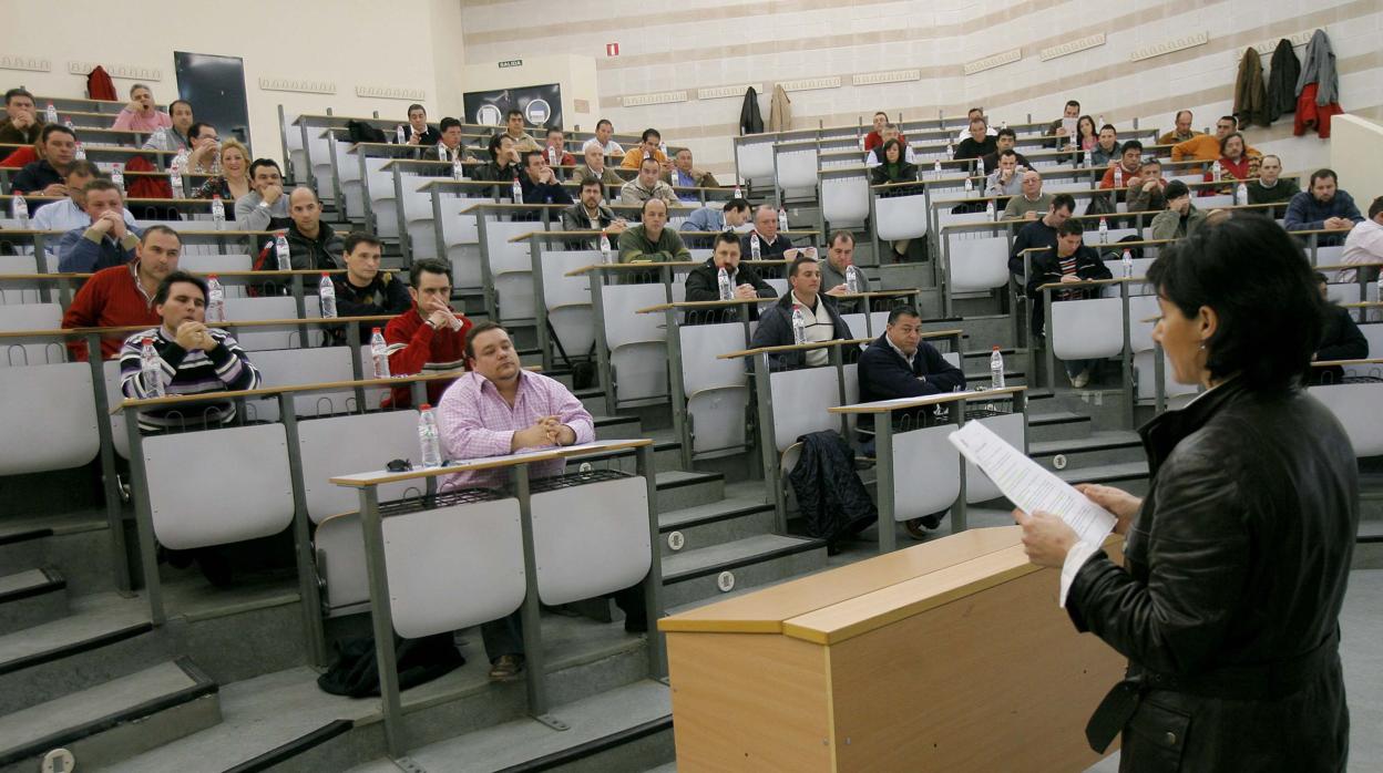 Imagen de archivo de oposiciones a celador en el campus cordobés de Rabanales