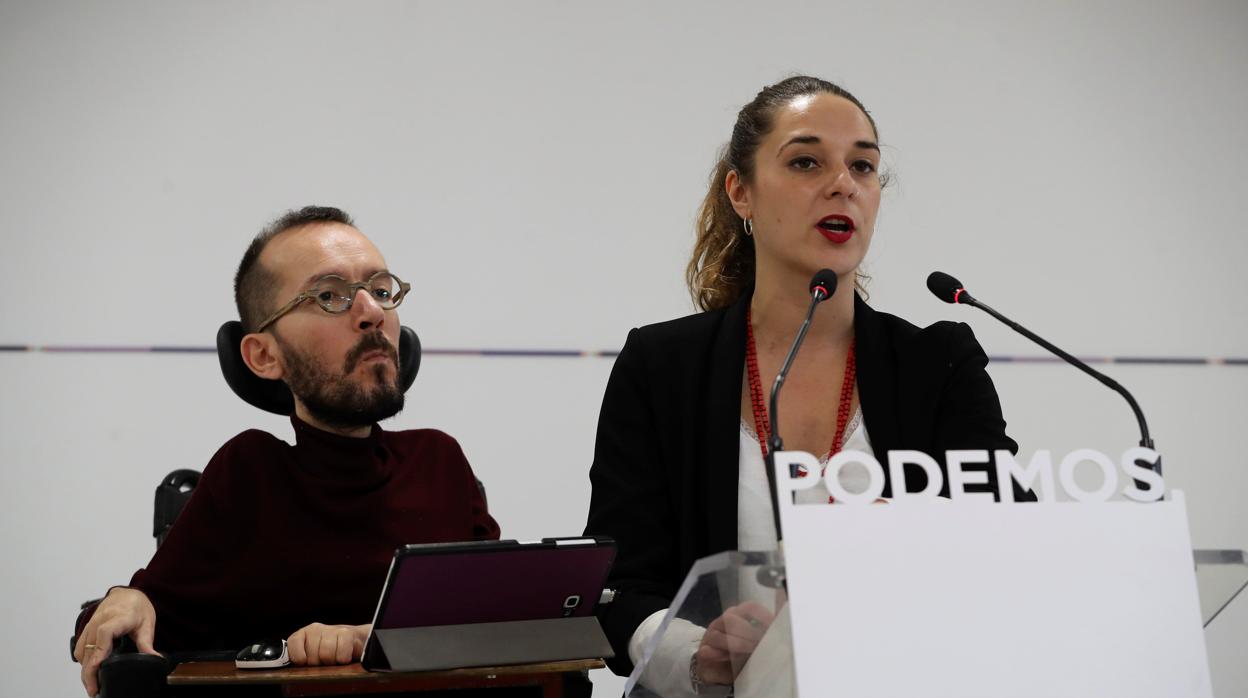 Pablo Echenique con Noelia Vera en una rueda de prensa en la sede de Podemos