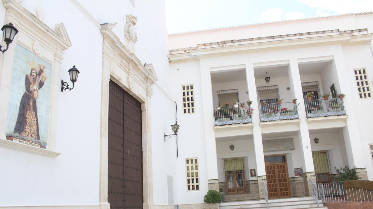 Fachada del convento de San Francisco, utilizado como residencia en Baena