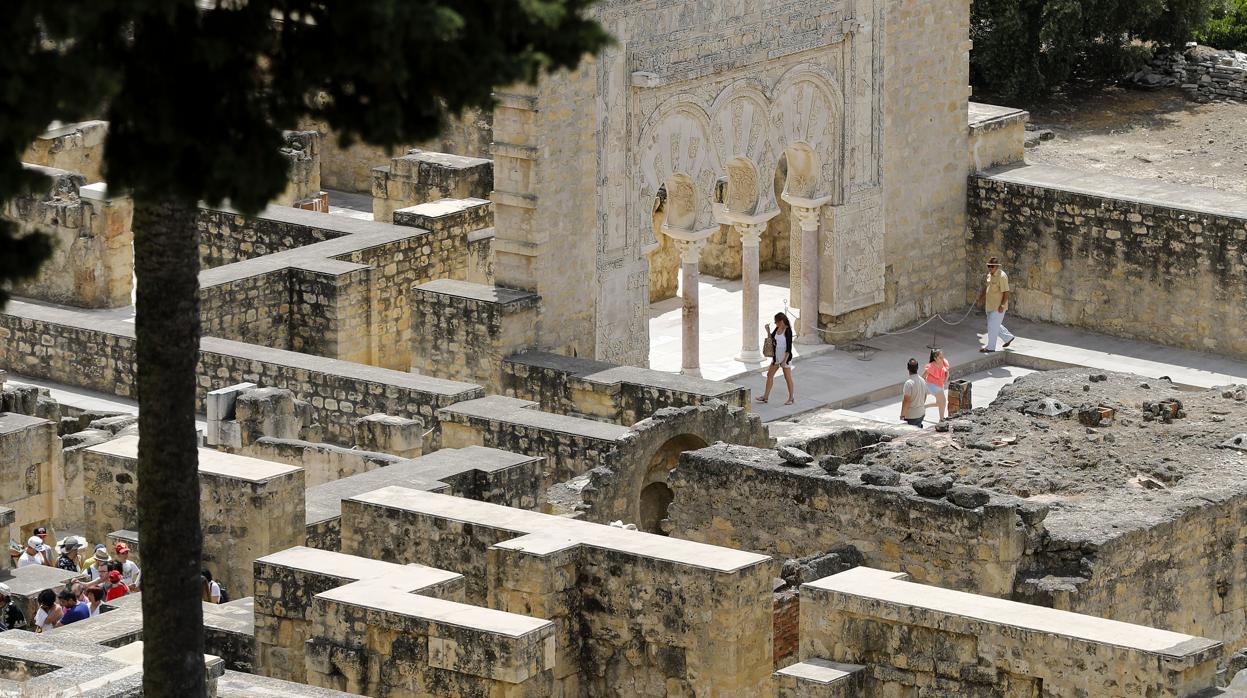 Turistas en Medina Azahara