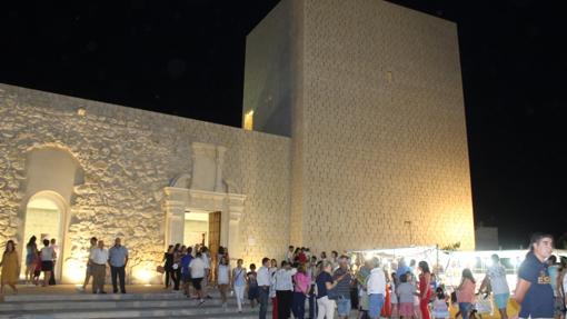 El castillo de Baena, ya restaurado, durante una mercado nocturno