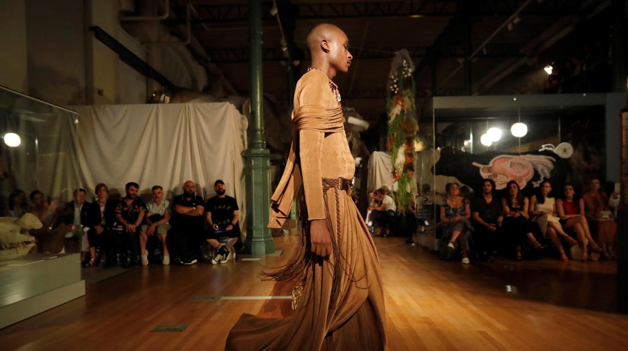 El diseñador cordobés Palomo Spain durante un desfile en el Museo de Ciencias de Madrid