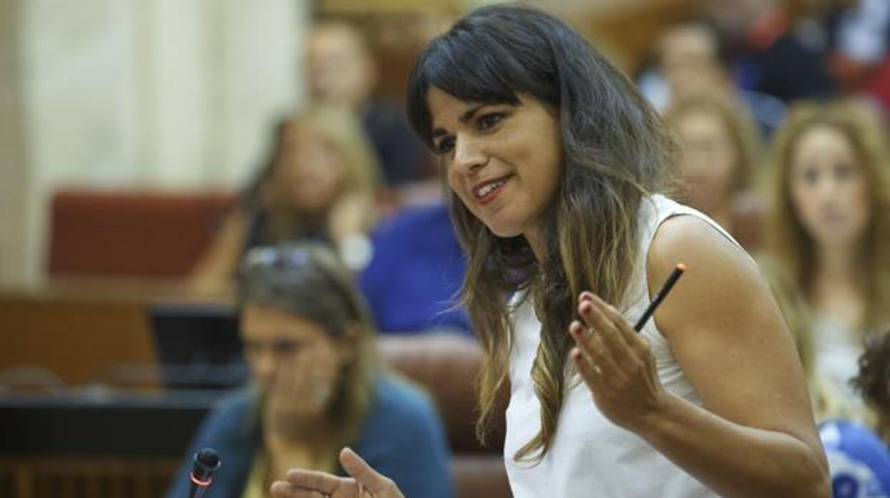 a coordinadora general de Podemos Andalucía, Teresa Rodríguez, en el Parlamento andaluz