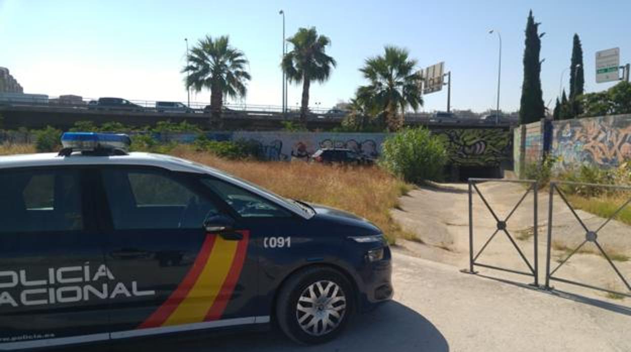 La policía nacional encontró el cádaver del asesino en un aparcamiento
