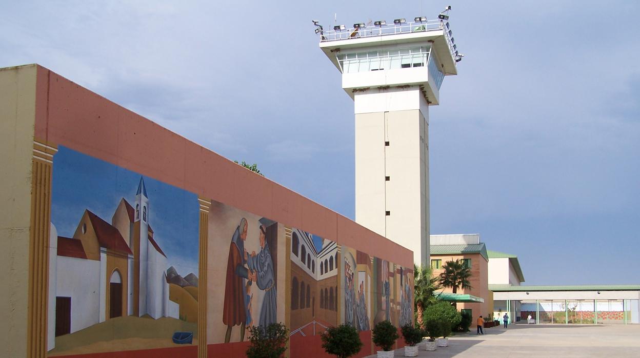 Uno de los patios del centro penitenciario de Huelva