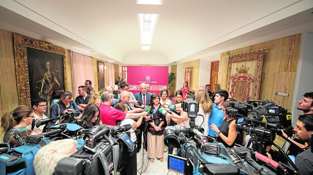 Carmen Calvo, ayer en el Ayuntamiento de Córdoba