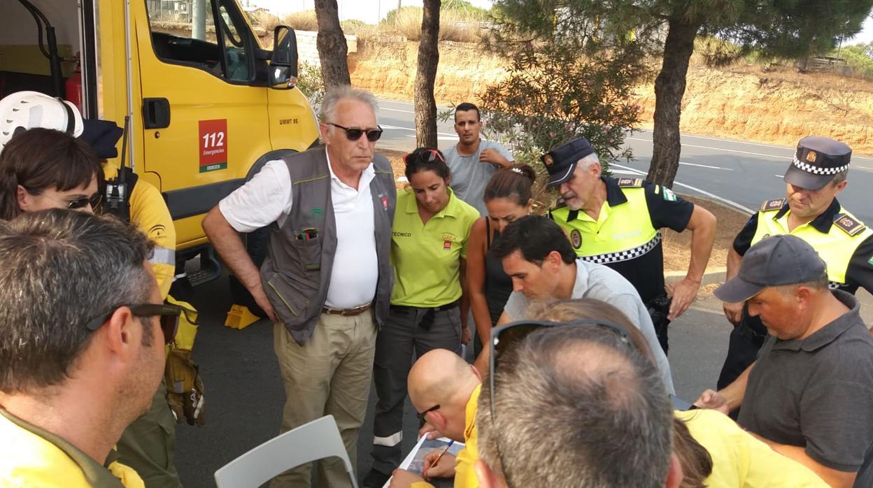 Efectivos del Infoca y agentes en Moguer