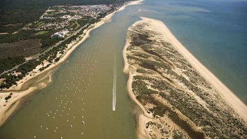 Pertenece al municipio de Lepe y es una zona protegida