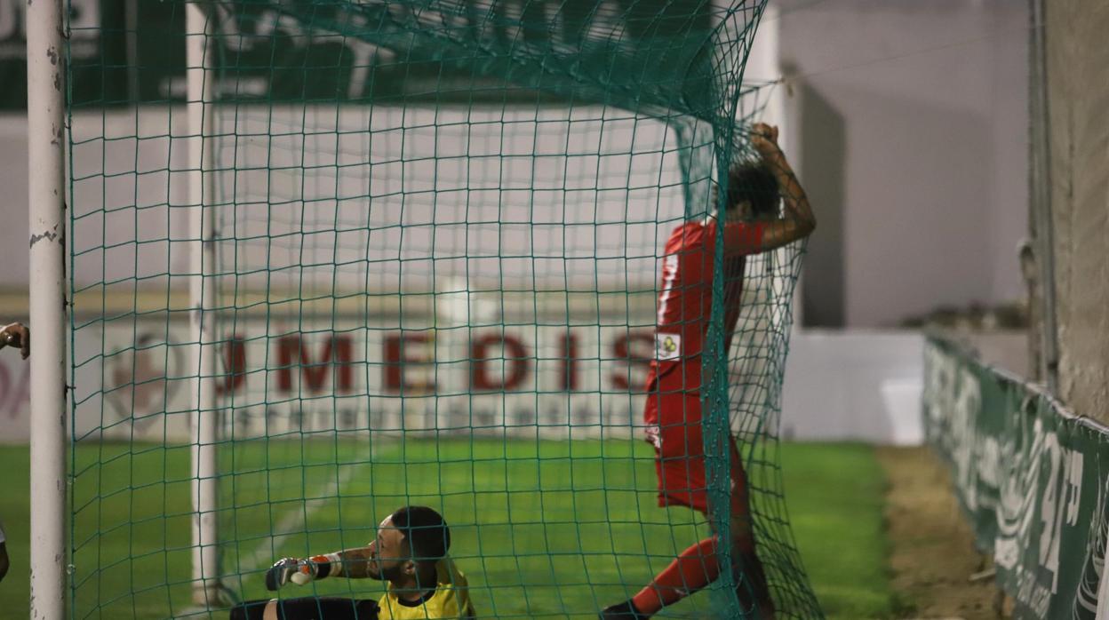 Quim Araujo tras marrar una ocasión en Sanlúcar