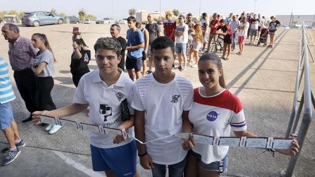 Multitudinaria respuesta a la venta de entradas del España-Albania en El Arcángel