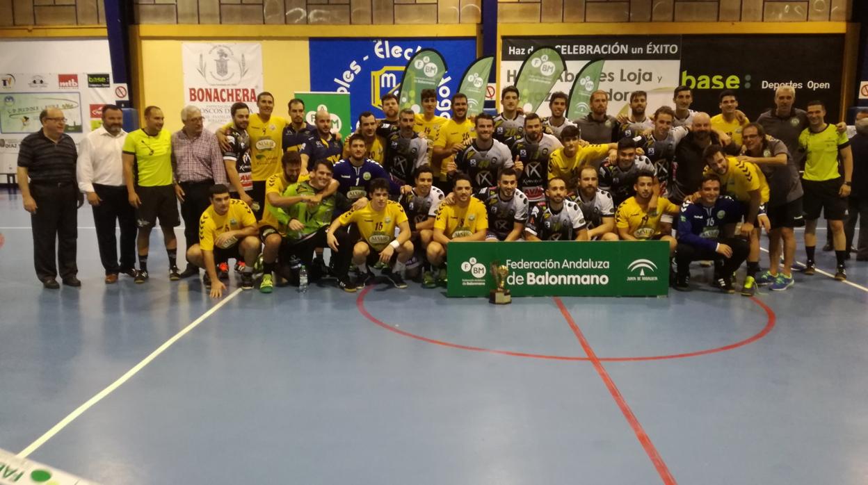 El Ángel Ximénez y el Antequera posan a la conclusión del choque