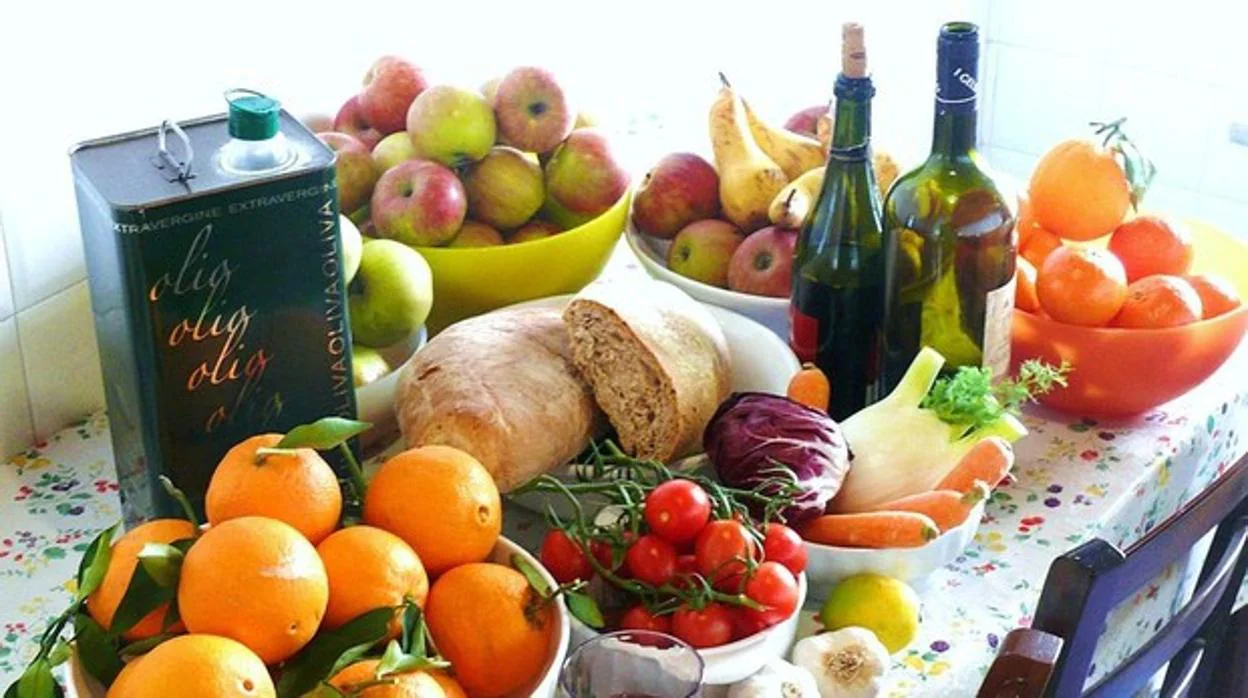 Varios productos básicos en la dieta mediterránea