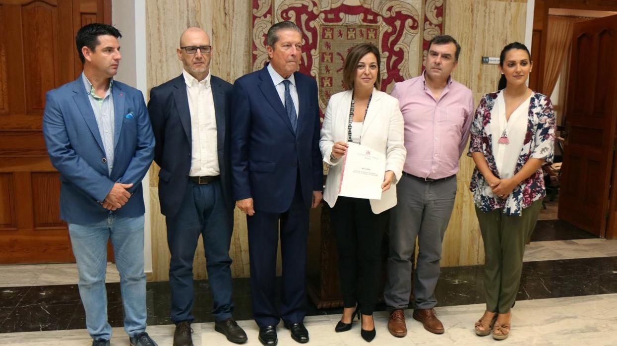Comisión de expertos con la alcaldesa y altos cargos municipales