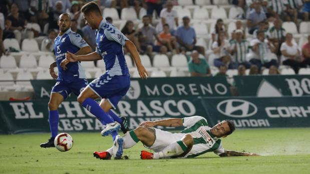 El Córdoba CF saca un punto contra el Club Deportivo Tenerife en el último suspiro (1-1)