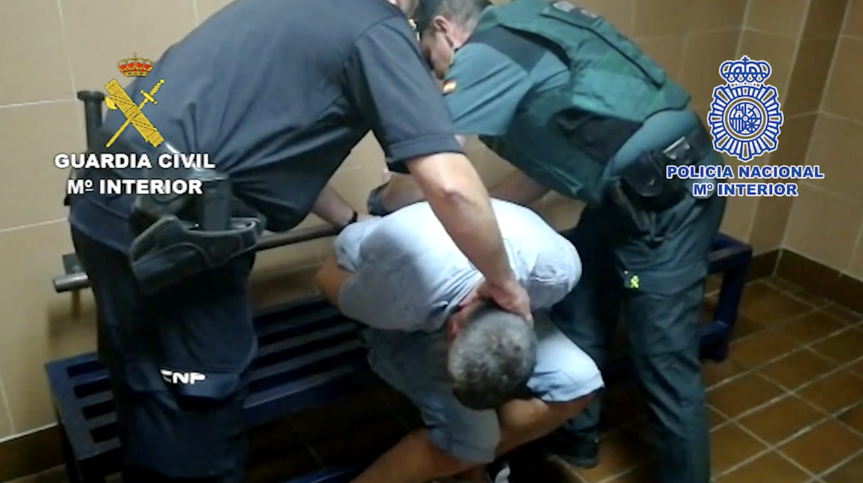 El presunto homicida tras su detención en Torre del Mar